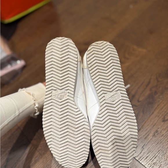Nike White Athletic Shoes - Picture 4 of 6